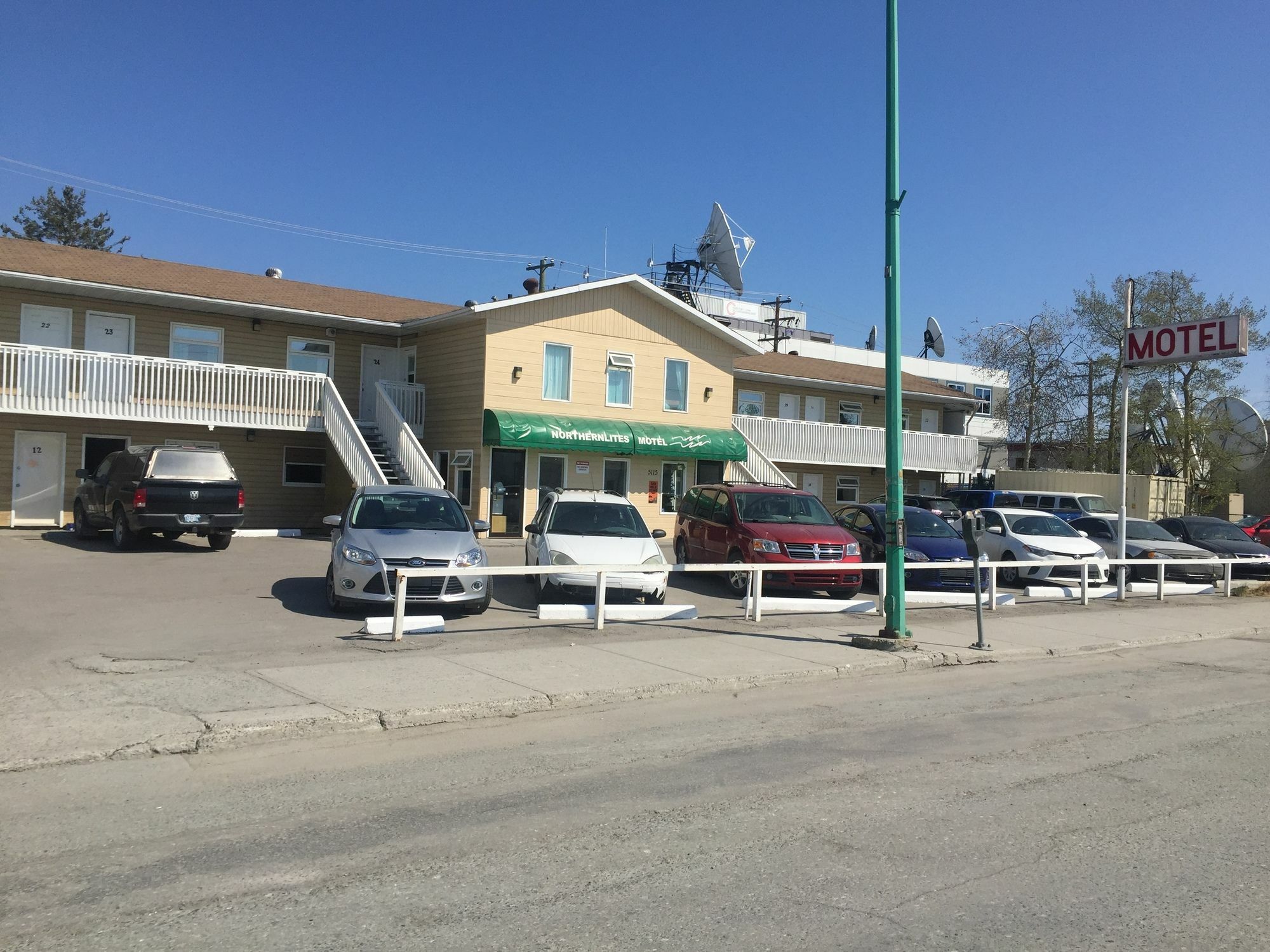 Northern Lites Motel Yellowknife Exterior foto